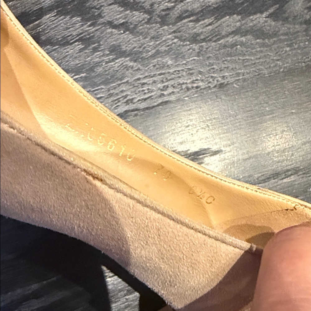 Salvatore Ferragamo Women's Beige Suede Heels sz 6.5 - Picture 10 of 17